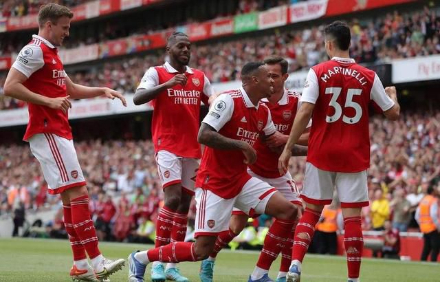兴奋的婶婶
